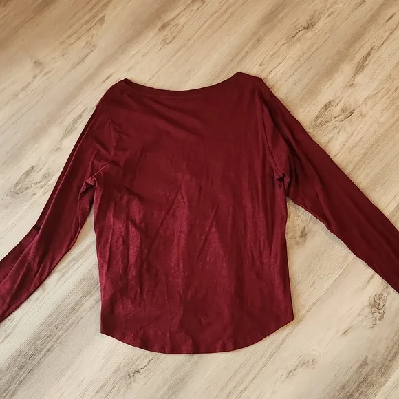 Old Navy Women's V-neck Long Sleeve T Shirt - Picture 5 of 5